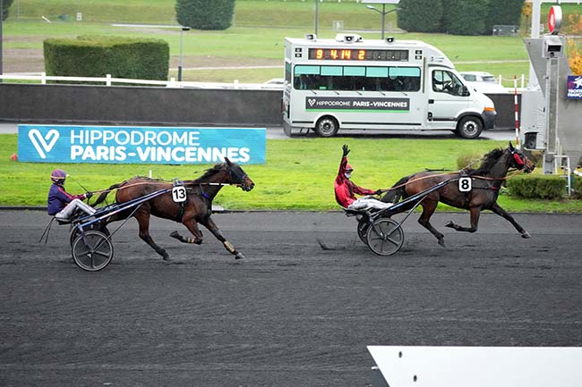 Photo d'arrivée de la course pmu PRIX DE CASSAIGNE à PARIS-VINCENNES le Lundi 18 novembre 2024