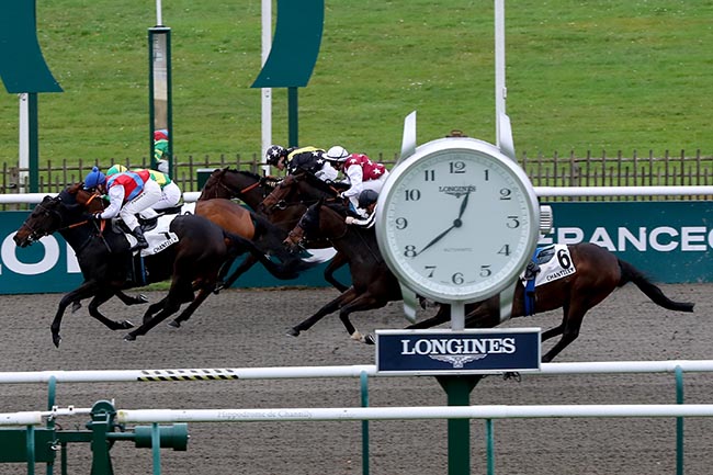 Photo d'arrivée de la course pmu PRIX DE L'HORLOGE MEDIEVALE à CHANTILLY le Mardi 19 novembre 2024