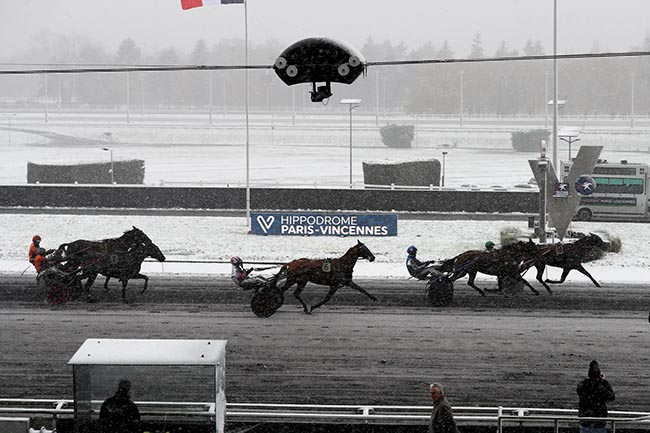 Photo d'arrivée de la course pmu PRIX DE SILLE-LE-GUILLAUME à PARIS-VINCENNES le Jeudi 21 novembre 2024