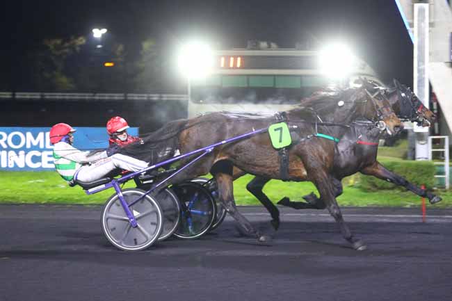 Photo d'arrivée de la course pmu PRIX DE PICARDIE à VINCENNES (SOIR) le Vendredi 22 novembre 2024