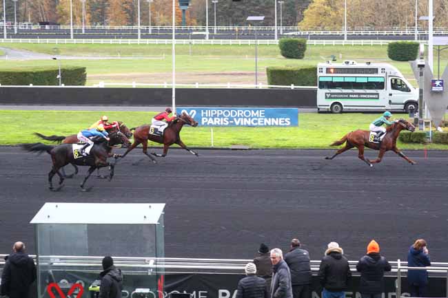 Photo d'arrivée de la course pmu PRIX JOSEPH LAFOSSE à PARIS-VINCENNES le Samedi 23 novembre 2024