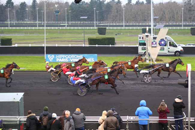 Photo d'arrivée de la course pmu PRIX MICHEL THOURY à PARIS-VINCENNES le Samedi 14 décembre 2024