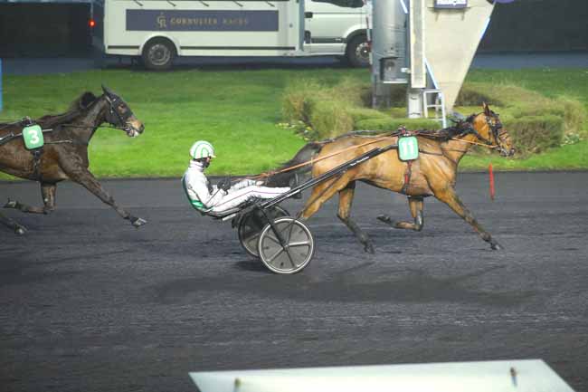 Photo d'arrivée de la course pmu PRIX GENERAL DU POMMEAU à PARIS-VINCENNES le Dimanche 15 décembre 2024