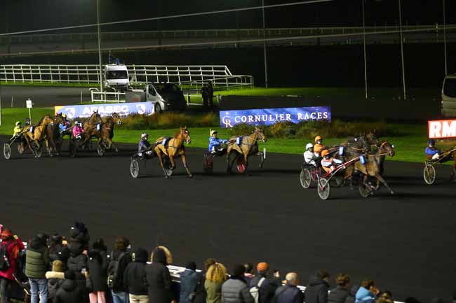 Photo d'arrivée de la course pmu PRIX ALBERT RAYON à PARIS-VINCENNES le Dimanche 15 décembre 2024