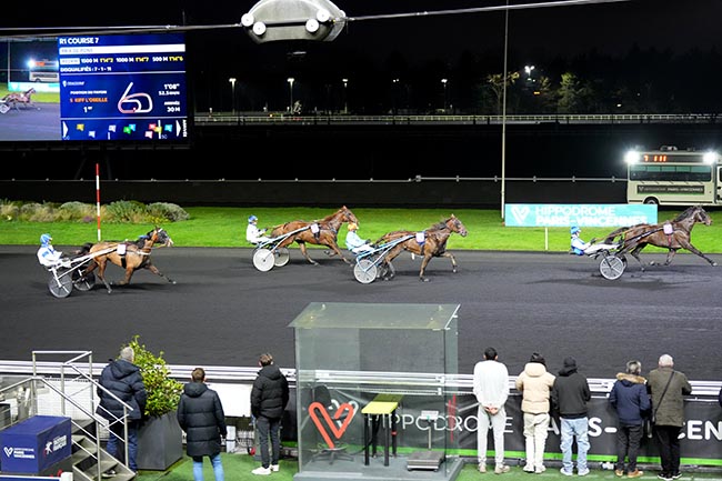 Photo d'arrivée de la course pmu PRIX DE PONS à PARIS-VINCENNES le Mercredi 18 décembre 2024