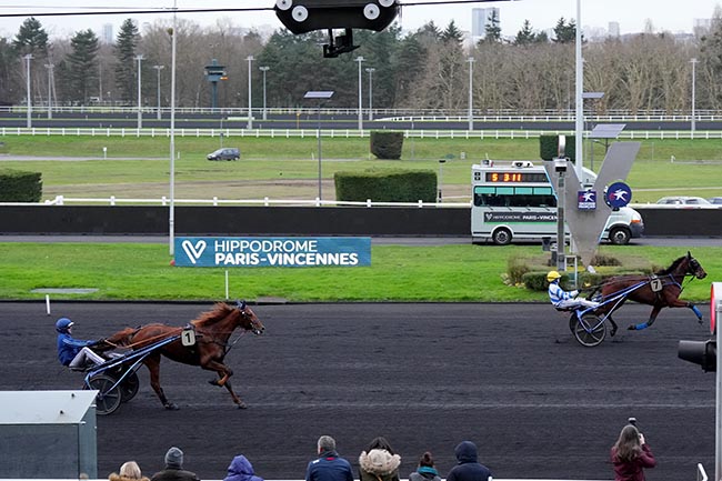 Photo d'arrivée de la course pmu PRIX DES FREESIAS à PARIS-VINCENNES le Vendredi 20 décembre 2024