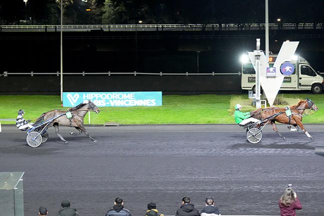 Photo d'arrivée de la course pmu PRIX DE JABLINES à PARIS-VINCENNES le Vendredi 20 décembre 2024