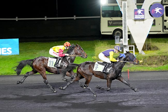 Photo d'arrivée de la course pmu PRIX DE COLLIOURE à PARIS-VINCENNES le Vendredi 20 décembre 2024