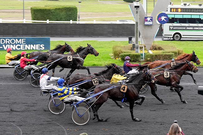 Photo d'arrivée de la course pmu PRIX D'ANDERNOS-LES-BAINS à PARIS-VINCENNES le Samedi 21 décembre 2024