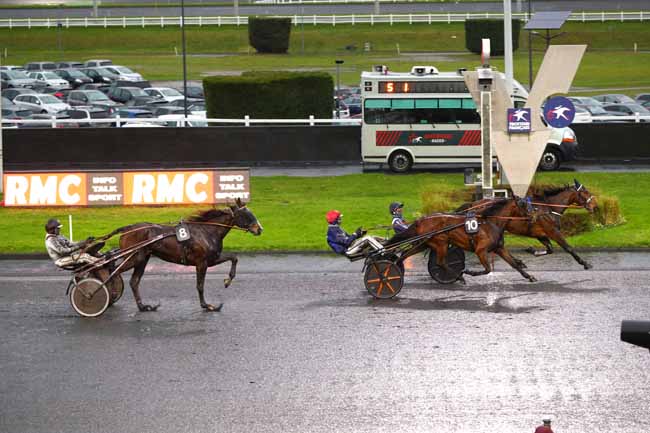 Photo d'arrivée de la course pmu PRIX RMC (PRIX DE FUSTIGNAC) à PARIS-VINCENNES le Dimanche 22 décembre 2024