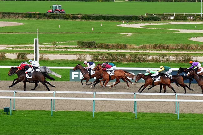 Photo d'arrivée de la course pmu PRIX BFM NORMANDIE (PRIX DU MONT SAINT-MICHEL) à DEAUVILLE le Lundi 23 décembre 2024