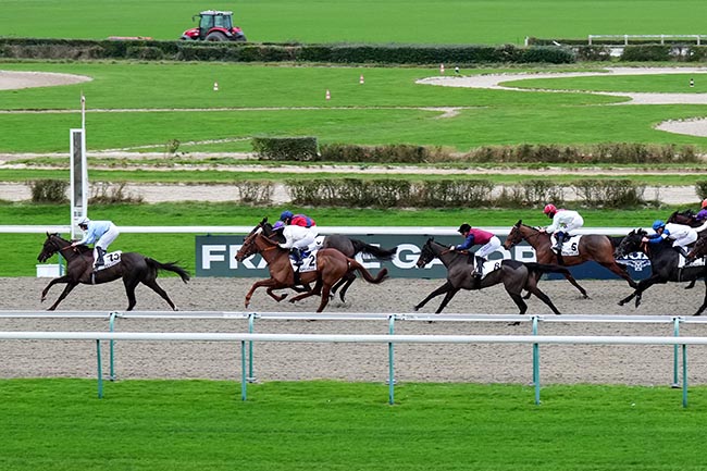 Photo d'arrivée de la course pmu PRIX DU SENTIER DU LITTORAL à DEAUVILLE le Lundi 23 décembre 2024