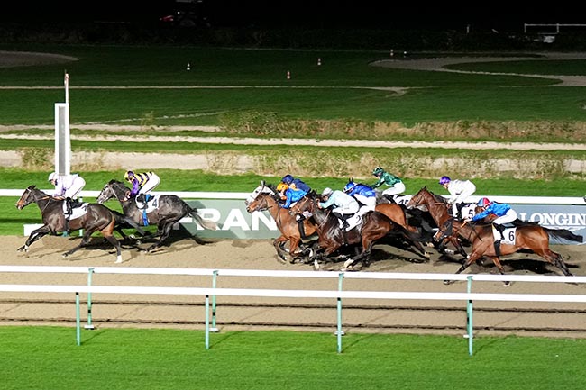 Photo d'arrivée de la course pmu PRIX DE LA STATUE DE L'ARCHANGE à DEAUVILLE le Lundi 23 décembre 2024