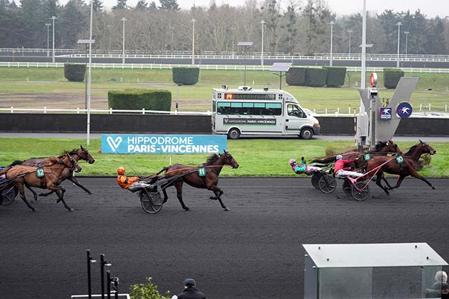 Photo d'arrivée de la course pmu PRIX DE CRAON à PARIS-VINCENNES le Mardi 24 décembre 2024