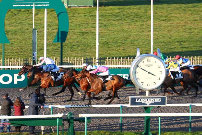 Photo d'arrivée de la course pmu PRIX DU LAC DE PIERREFONDS à CHANTILLY le Jeudi 26 décembre 2024