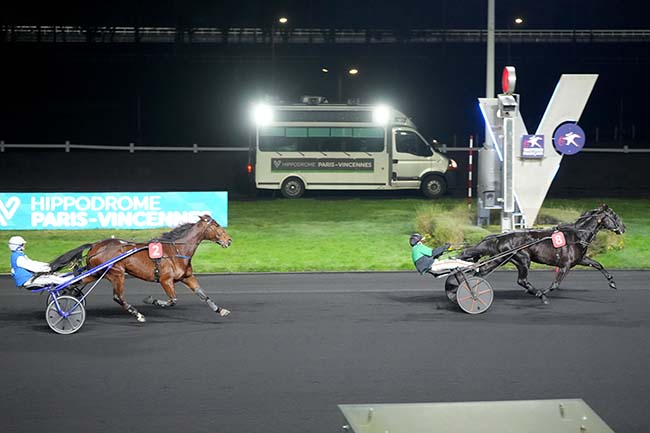 Photo d'arrivée de la course pmu PRIX DE SAINTE-MARIE-DU-MONT à PARIS-VINCENNES le Vendredi 27 décembre 2024