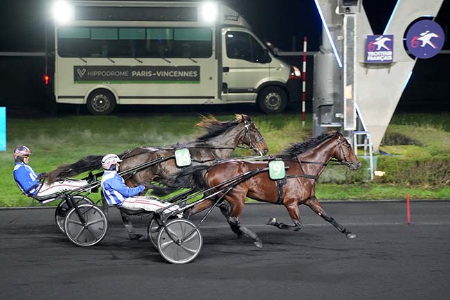 Photo d'arrivée de la course pmu PRIX DE PARAY-LE-MONIAL à PARIS-VINCENNES le Vendredi 27 décembre 2024