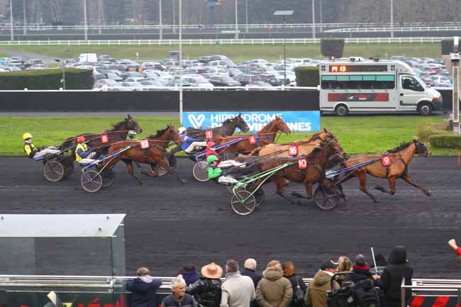 Photo d'arrivée de la course pmu PRIX DE CONDE à PARIS-VINCENNES le Dimanche 29 décembre 2024