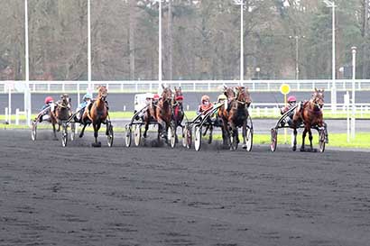 Photo d'arrivée de la course pmu PRIX MAURICE DE GHEEST à PARIS-VINCENNES le Samedi 4 janvier 2025