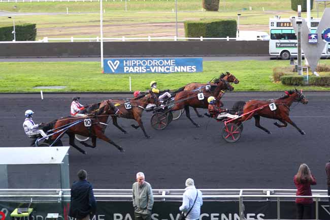 Photo d'arrivée de la course pmu PRIX DE MONTFORT à PARIS-VINCENNES le Lundi 6 janvier 2025