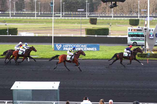 Photo d'arrivée de la course pmu PRIX DE CASTERA-VERDUZAN à PARIS-VINCENNES le Mardi 7 janvier 2025