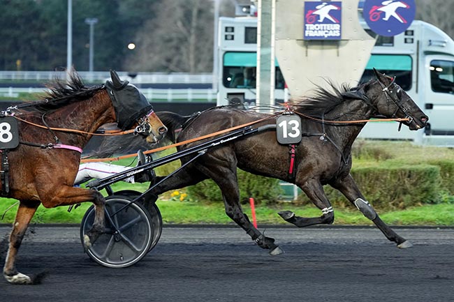 Photo d'arrivée de la course pmu PRIX DE MAURIAC à PARIS-VINCENNES le Vendredi 10 janvier 2025