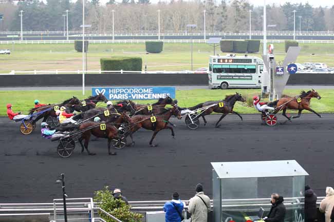 Photo d'arrivée de la course pmu PRIX DE CROIX à PARIS-VINCENNES le Samedi 11 janvier 2025