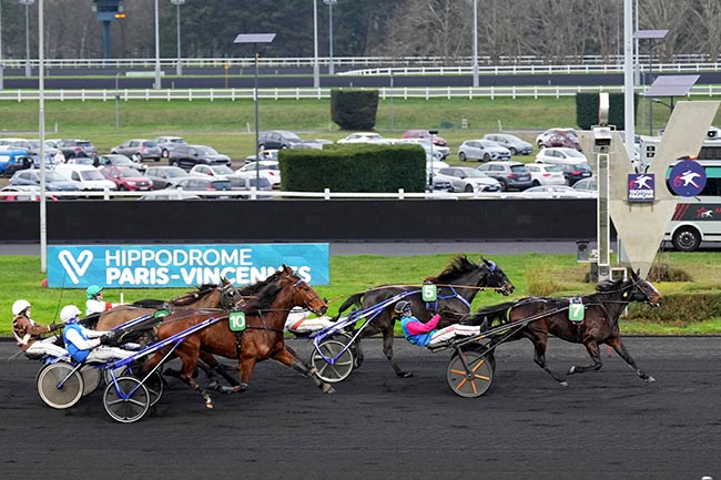 Photo d'arrivée de la course pmu PRIX DE TOULOUSE à PARIS-VINCENNES le Dimanche 12 janvier 2025