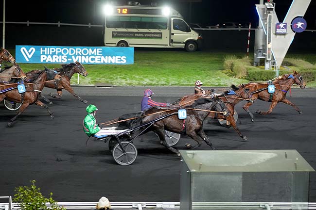 Photo d'arrivée de la course pmu PRIX DE GERMIGNY à PARIS-VINCENNES le Mardi 14 janvier 2025