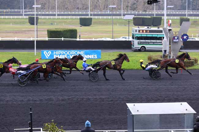 Photo d'arrivée de la course pmu PRIX DE BIARRITZ à PARIS-VINCENNES le Jeudi 16 janvier 2025