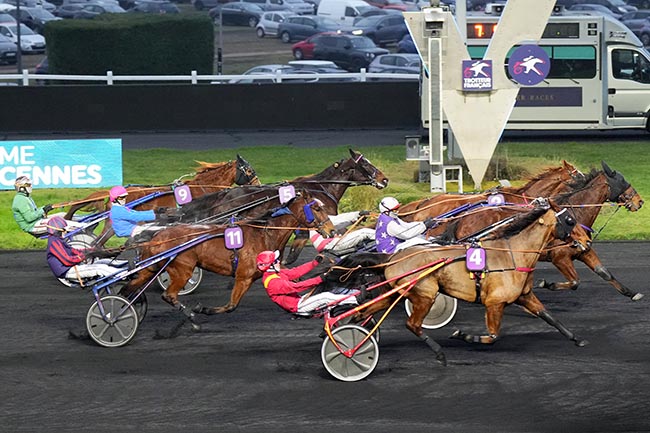 Photo d'arrivée de la course pmu PRIX DE CHAMBORD à PARIS-VINCENNES le Dimanche 19 janvier 2025