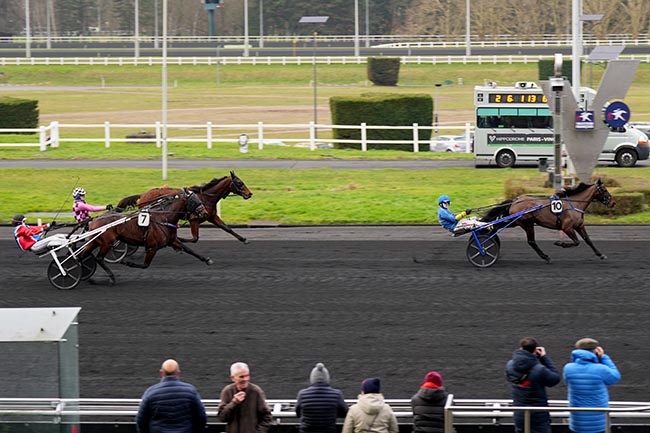 Photo d'arrivée de la course pmu PRIX DE VIENNE-KRIEAU à PARIS-VINCENNES le Jeudi 23 janvier 2025