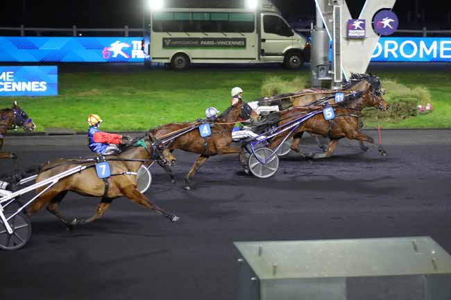 Photo d'arrivée de la course pmu PRIX ELMA à PARIS-VINCENNES le Mardi 28 janvier 2025