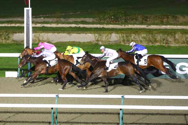 Photo d'arrivée de la course pmu PRIX PRIOLO à DEAUVILLE le Samedi 8 février 2025