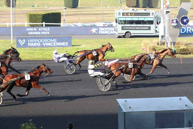 Photo d'arrivée de la course pmu PRIX DE BALLEROY à PARIS-VINCENNES le Lundi 17 février 2025