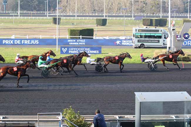 Photo d'arrivée de la course pmu PRIX DE FREJUS à PARIS-VINCENNES le Lundi 17 février 2025