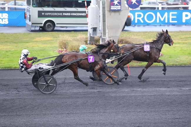 Photo d'arrivée de la course pmu PRIX DE VOUZIERS à PARIS-VINCENNES le Jeudi 20 février 2025