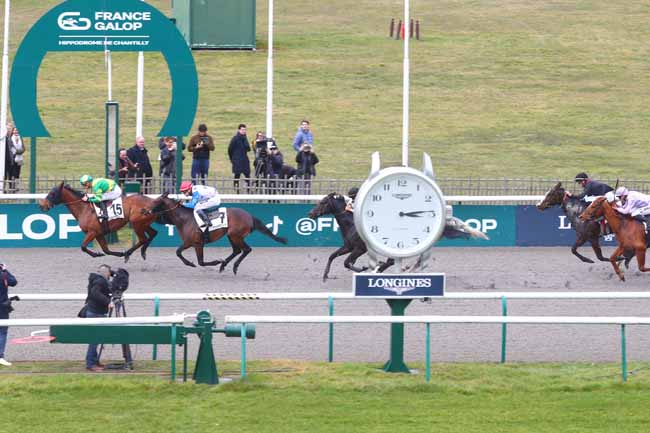 Photo d'arrivée de la course pmu PRIX DE LA ROUTE DU MILIEU à CHANTILLY le Vendredi 21 février 2025