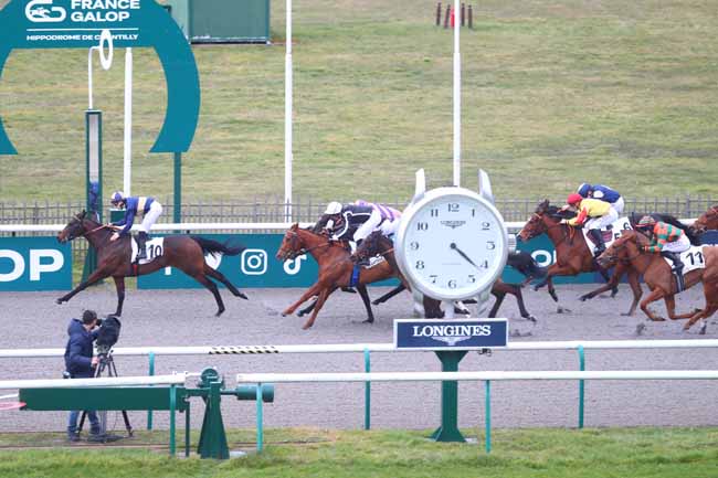 Photo d'arrivée de la course pmu PRIX DU BOIS DE BEAUVILLIERS à CHANTILLY le Vendredi 21 février 2025