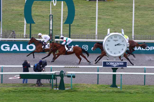 Photo d'arrivée de la course pmu PRIX DU COEUR DES PRINCES à CHANTILLY le Jeudi 27 février 2025