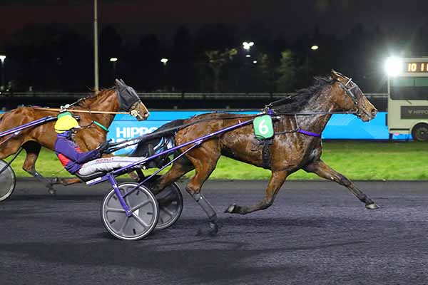 Photo d'arrivée de la course pmu PRIX DE MAUREPAS à PARIS-VINCENNES le Vendredi 28 février 2025