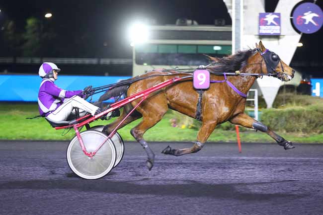 Photo d'arrivée de la course pmu PRIX DE BLAVIGNAC à PARIS-VINCENNES le Vendredi 28 février 2025