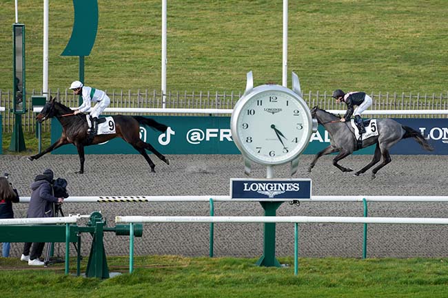 Photo d'arrivée de la course pmu PRIX DU FOUR A TUILE à CHANTILLY le Vendredi 28 février 2025