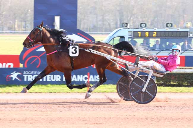 Photo d'arrivée de la course pmu PRIX DE BOULLEVILLE à CAEN le Lundi 3 mars 2025