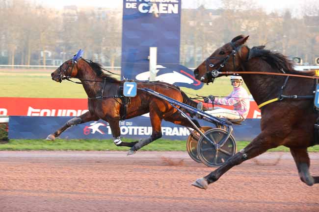 Photo d'arrivée de la course pmu PRIX DE TRUN à CAEN le Lundi 3 mars 2025