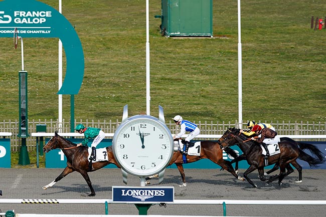 Photo d'arrivée de la course pmu PRIX BERING à CHANTILLY le Dimanche 9 mars 2025