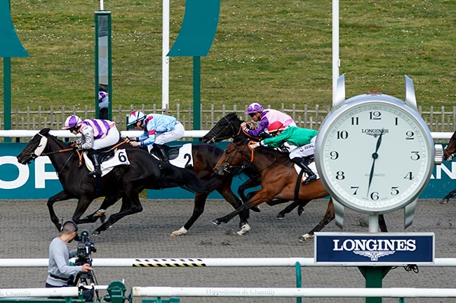 Photo d'arrivée de la course pmu PRIX DU CARREFOUR SAINT-REMY à CHANTILLY le Dimanche 9 mars 2025