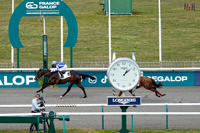 Photo d'arrivée de la course pmu PRIX MAURICE CAILLAULT à CHANTILLY le Dimanche 9 mars 2025