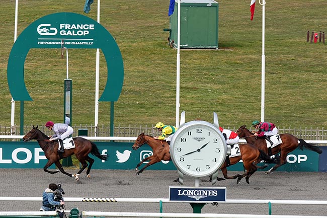 Photo d'arrivée de la course pmu PRIX MONTENICA à CHANTILLY le Dimanche 9 mars 2025