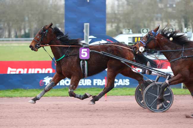 Photo d'arrivée de la course pmu PRIX DE CAMPEAUX à CAEN le Lundi 10 mars 2025